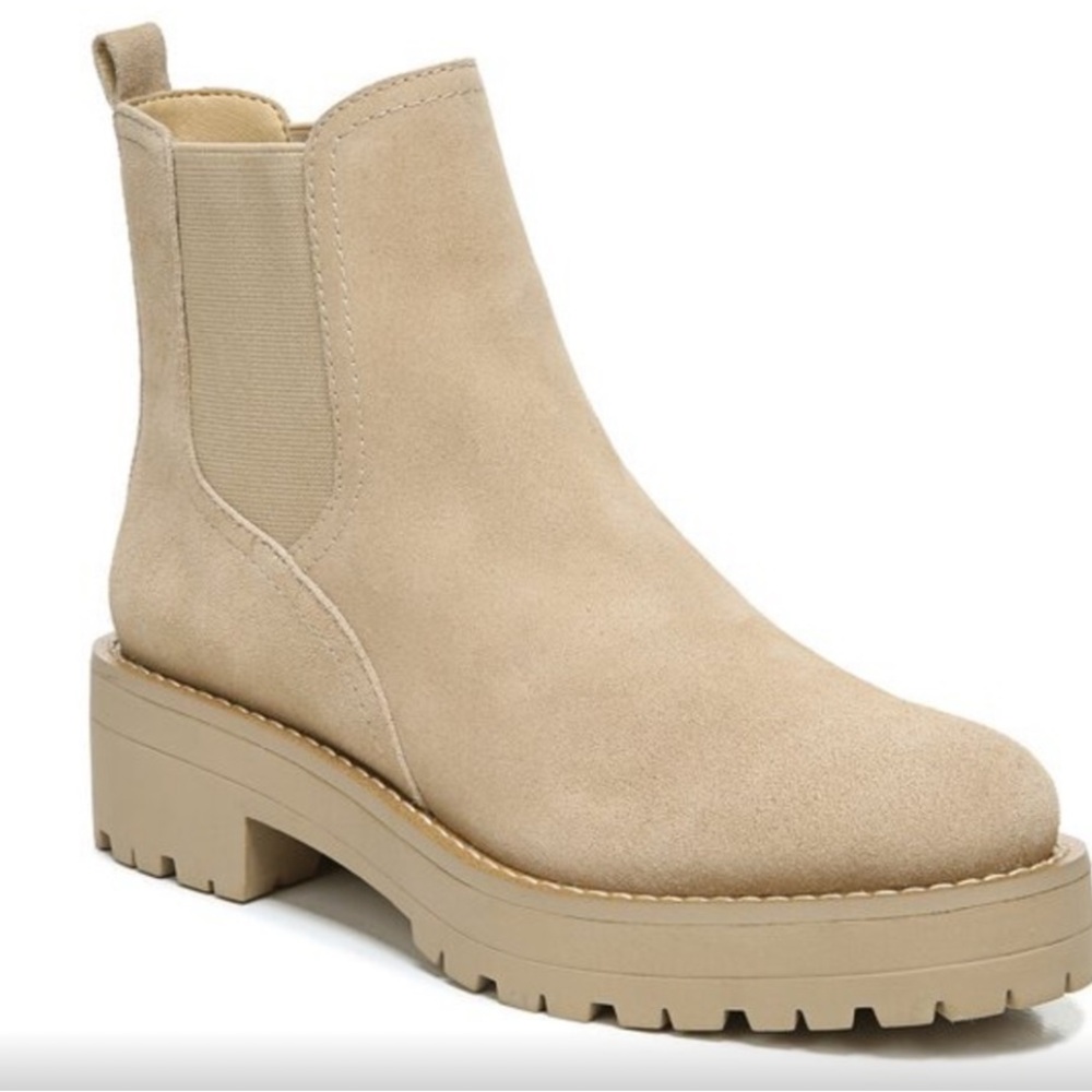 NWT Sam Edelman Justina Lug Sole Chelsea Boot Size 6 in Sesame Suede